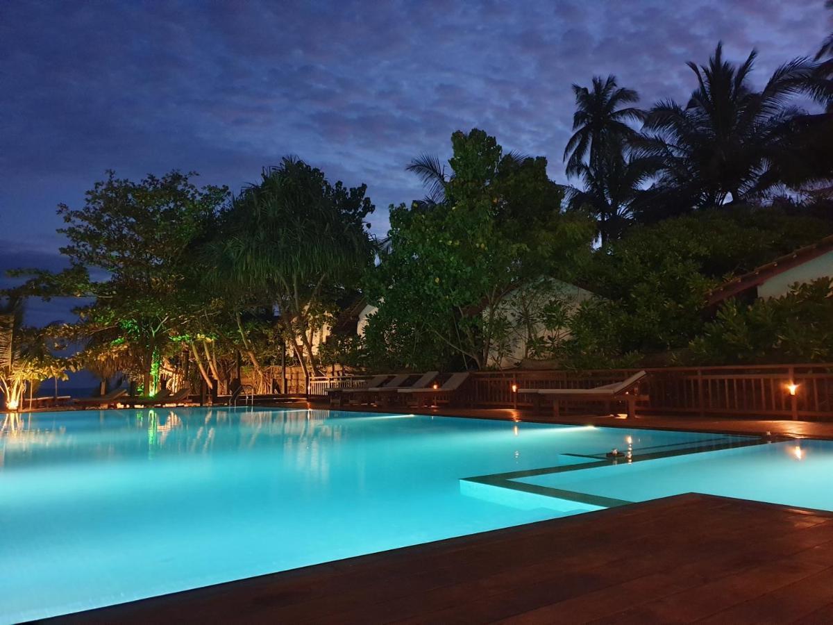Marakolliya Beach Resort Tangalle Extérieur photo