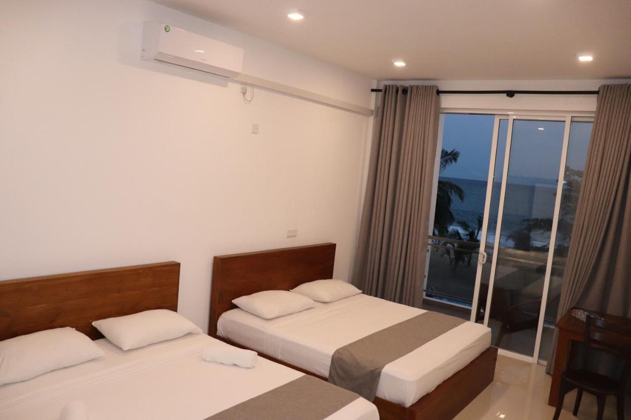 Marakolliya Beach Resort Tangalle Extérieur photo