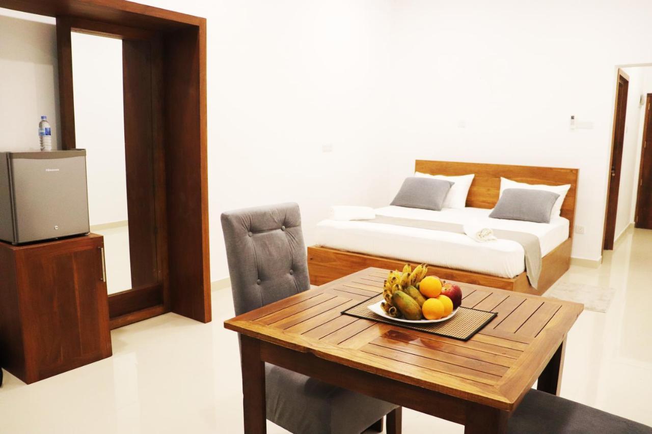 Marakolliya Beach Resort Tangalle Extérieur photo