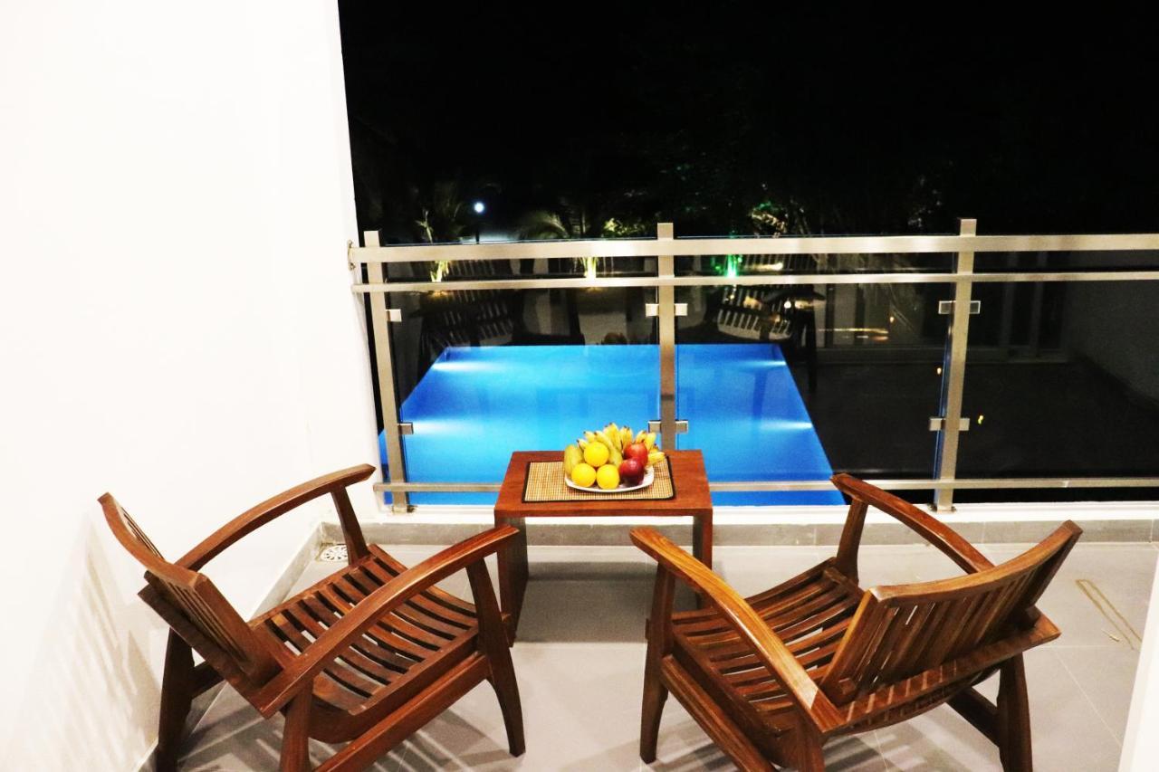 Marakolliya Beach Resort Tangalle Extérieur photo
