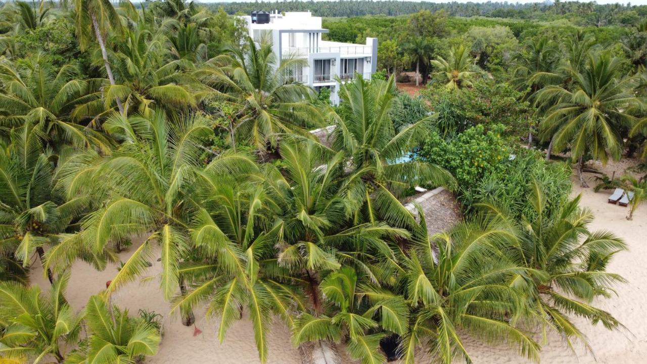 Marakolliya Beach Resort Tangalle Extérieur photo