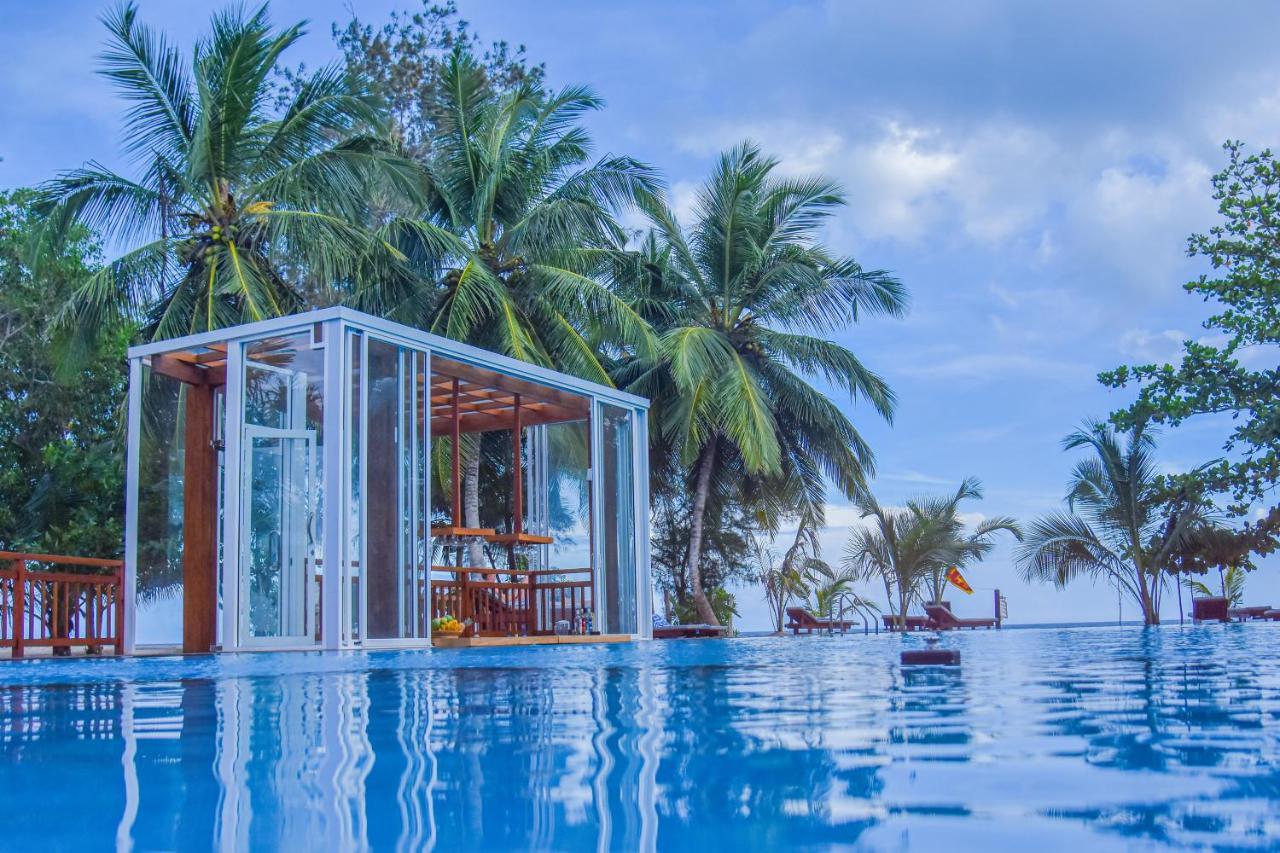 Marakolliya Beach Resort Tangalle Extérieur photo