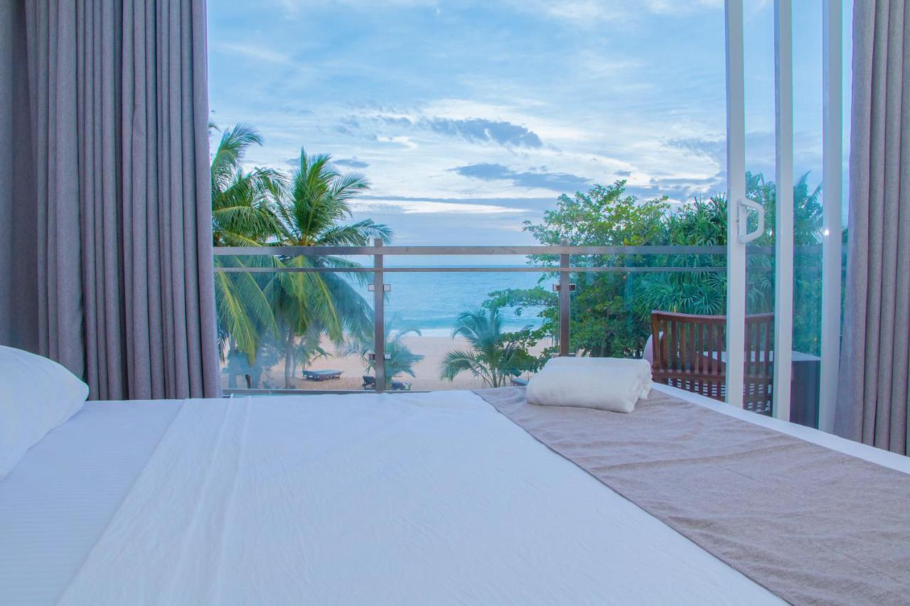 Marakolliya Beach Resort Tangalle Extérieur photo
