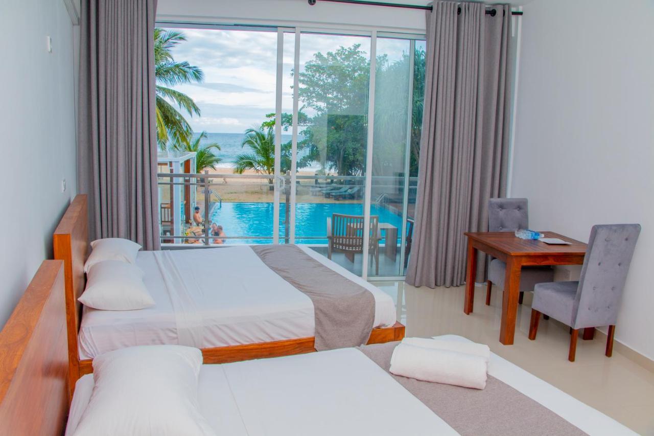 Marakolliya Beach Resort Tangalle Extérieur photo