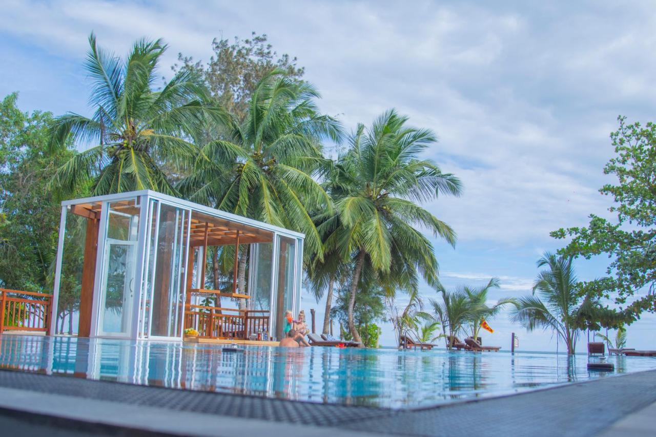 Marakolliya Beach Resort Tangalle Extérieur photo