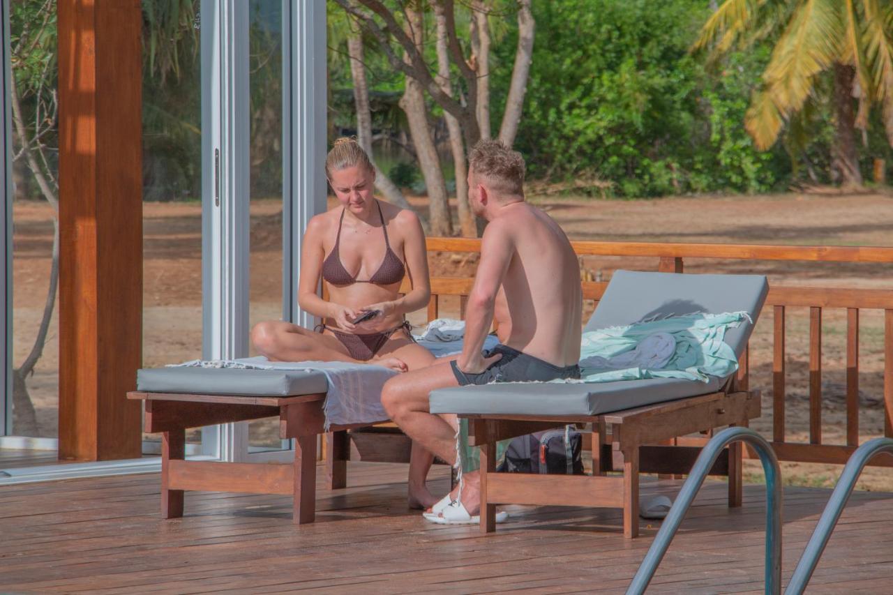 Marakolliya Beach Resort Tangalle Extérieur photo